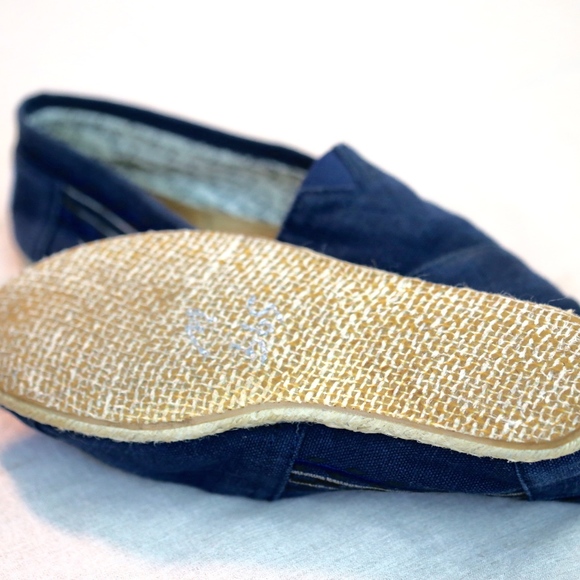 Navy Blue Toms size 6 new condition - Picture 8 of 8